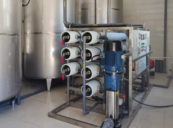 寧夏酒業(yè)5T雙級反滲透設(shè)備安裝調(diào)試完成