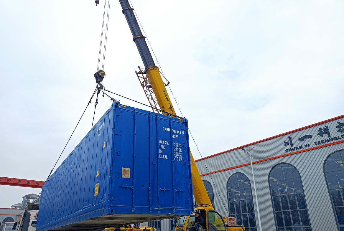 【川一股份】單級反滲透+軟化水設(shè)備裝柜發(fā)往俄羅斯