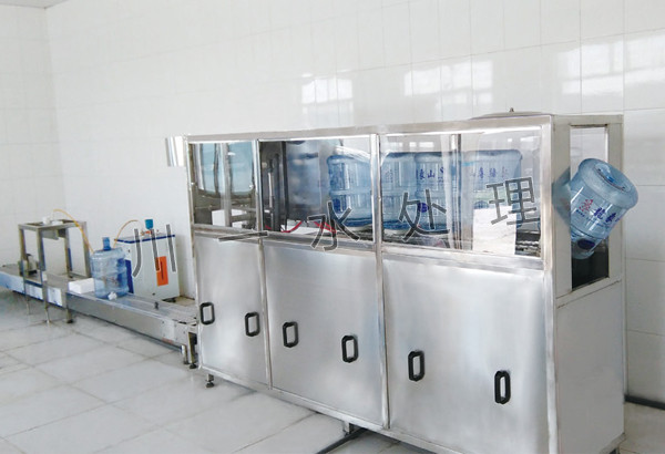 150桶/h 全自動灌裝機(jī)（沖洗、灌裝、封蓋功能于一體）